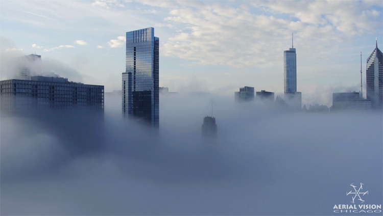 Chicago in de mist vanuit de lucht in 4K Chicago in de mist vanuit de lucht in 4K