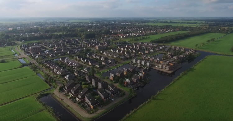 Gorredijk gefilmd met DJI Phantom 3 Professional drone Gorredijk gefilmd met DJI Phantom 3 Professional drone