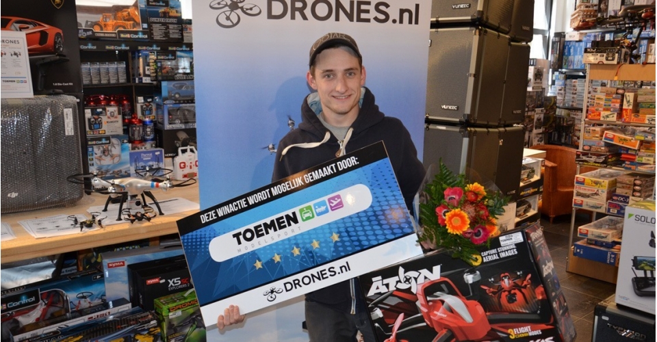 Uitreiking Traxxas Aton drone aan Rick van Eijk