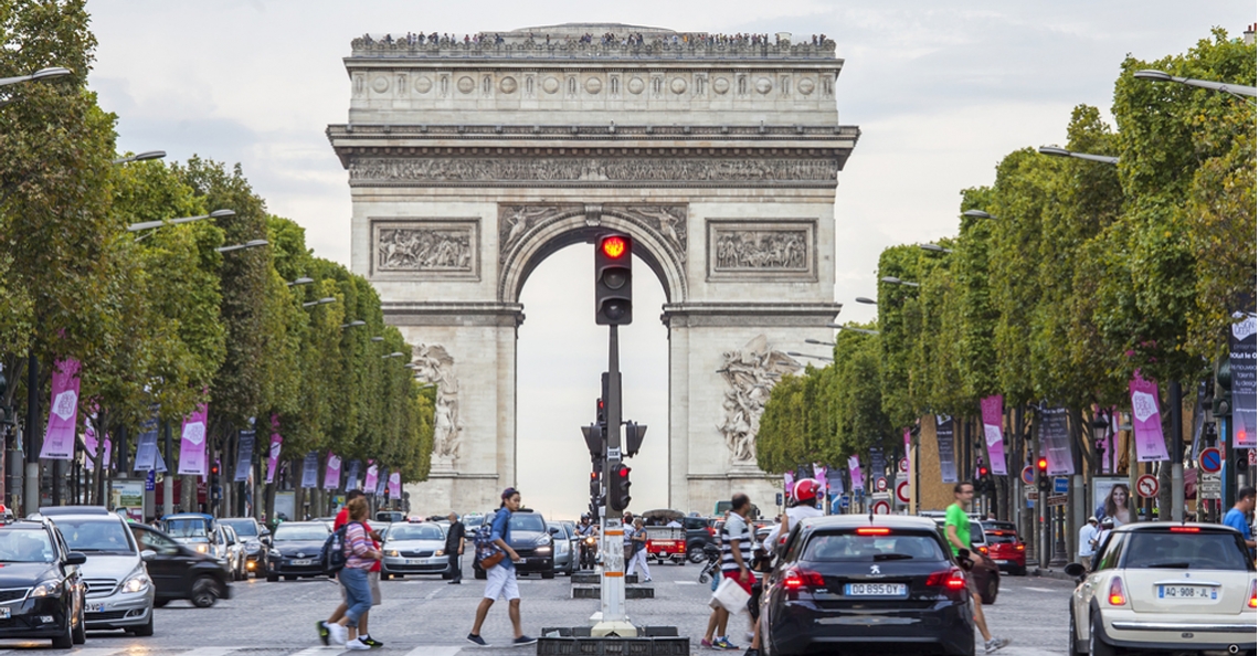 Parijs organiseert drone-festival op Champs-Elysées