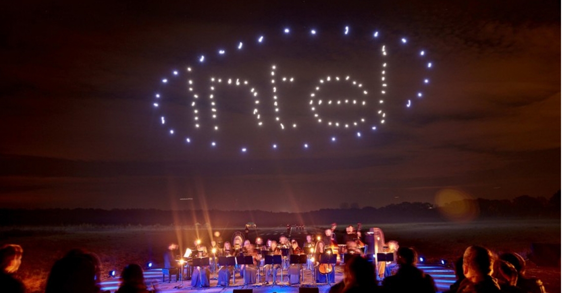 Intel verlicht de haven van Sydney met shows met 100 drones