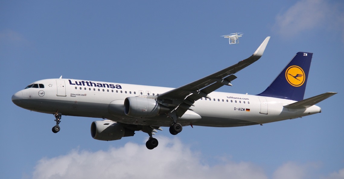 Drone op 10 meter afstand van Airbus bij München