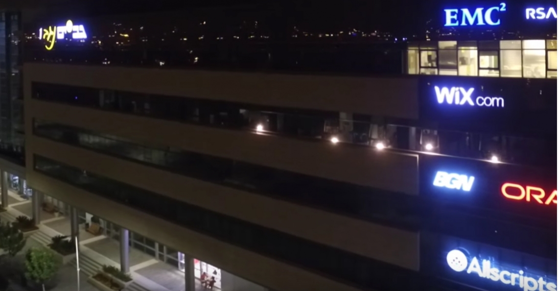 Drone hackt Philips LED lampen op afstand
