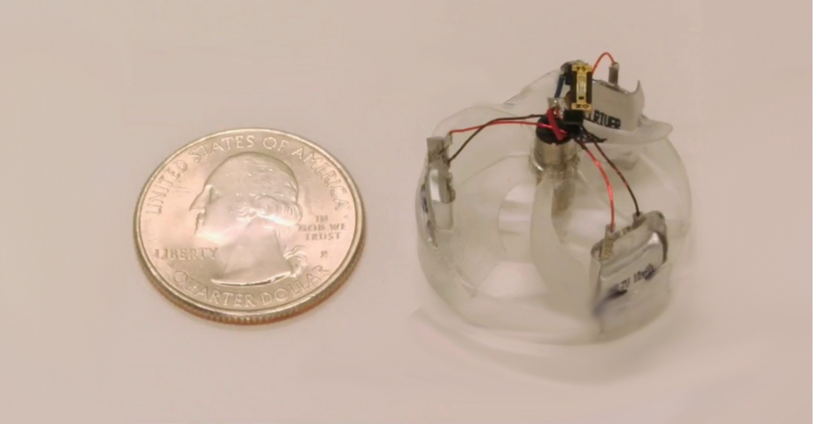 Onderzoekers bouwen drone van 2.5 gram