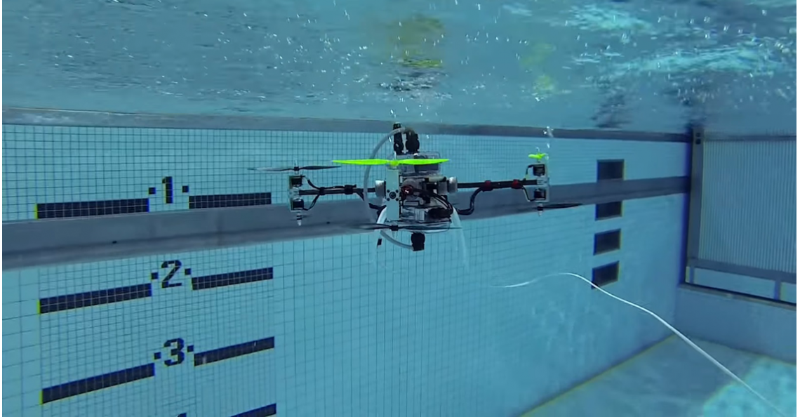 Naviator, de drone die boven- en onderwater vliegt
