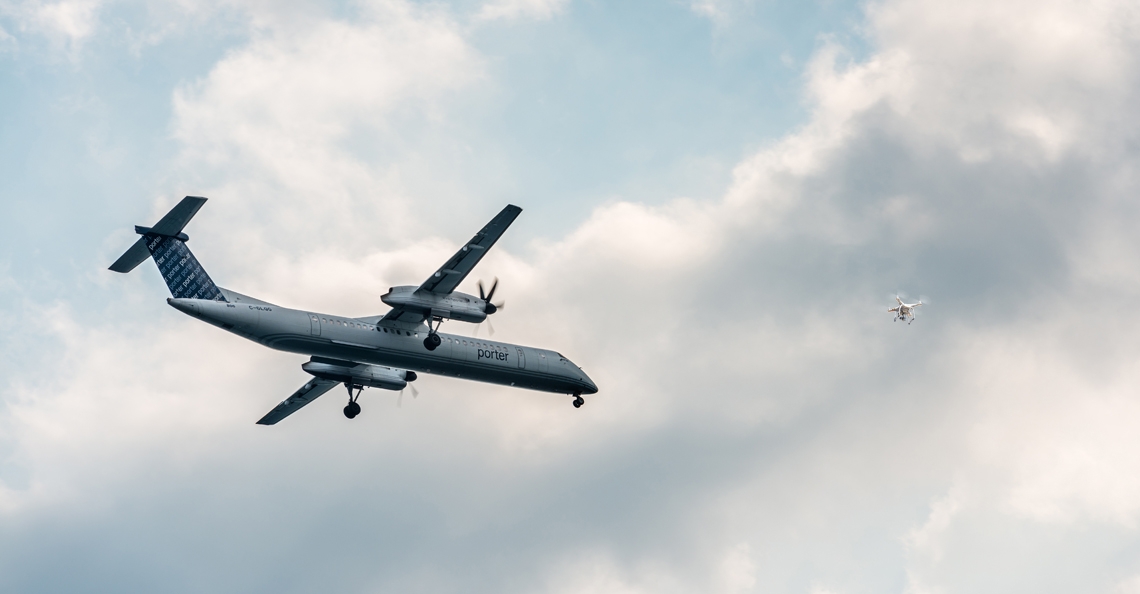 Canadees vliegtuig wijkt uit voor drone