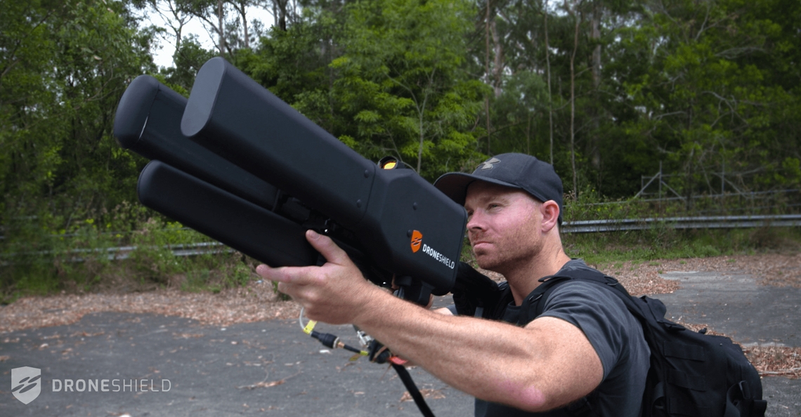 Enorme DroneGun moet ongewenste drones veilig uit de lucht halen