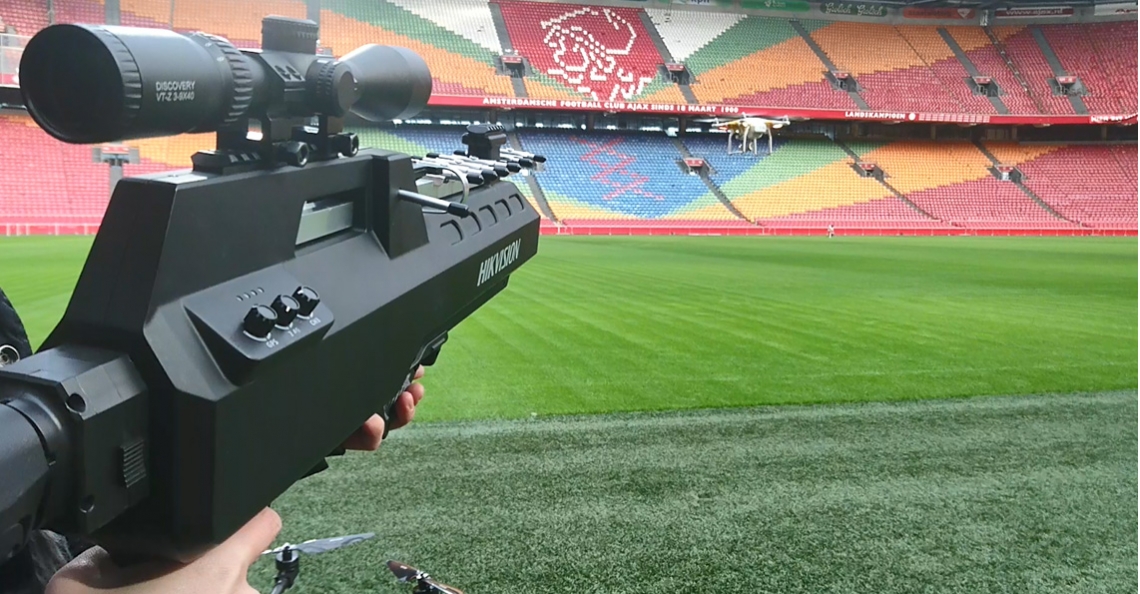 Hikvision demonstreert Anti-Drone Gun in Amsterdam Arena
