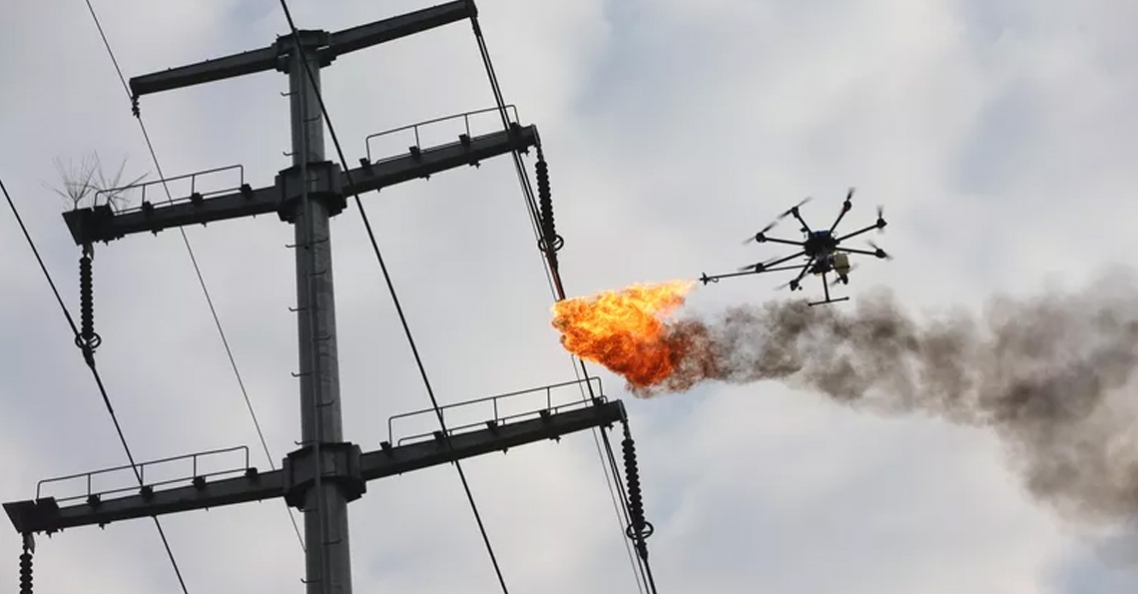 Vuurspuwende drone verwijdert afval in China
