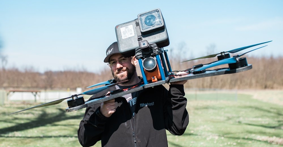 's Werelds grootste FPV racing drone
