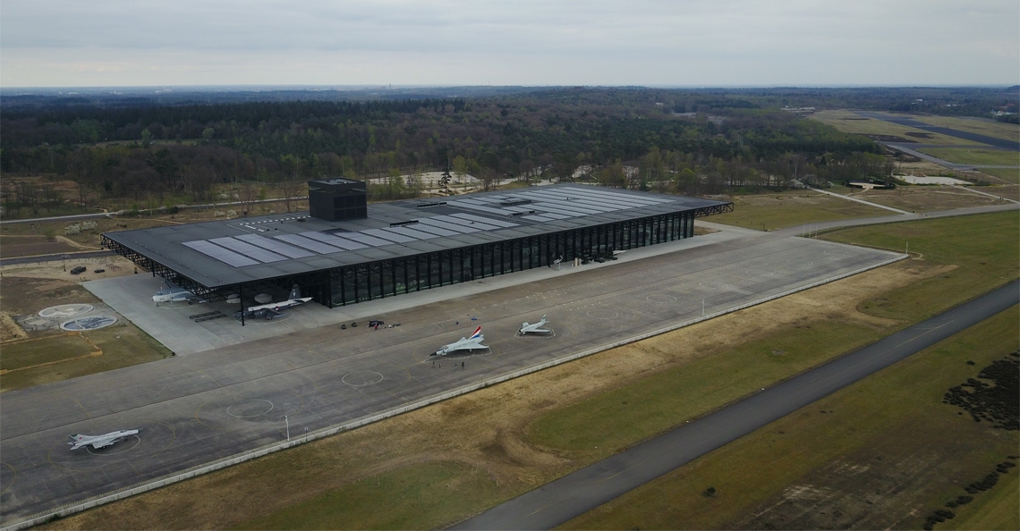 1492506081-luchtfoto-vliegbasis-soesterberg-dronesnl-avrotros-radar-testpanel-2017.jpg