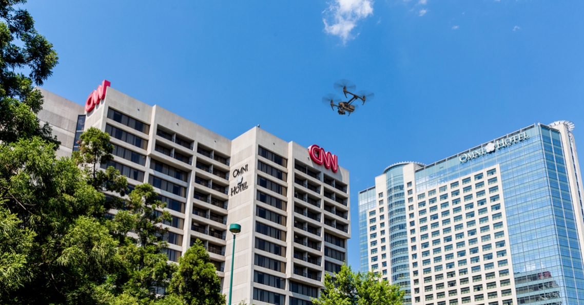 CNN ontvangt toestemming voor dronevliegen boven mensen op filmsets