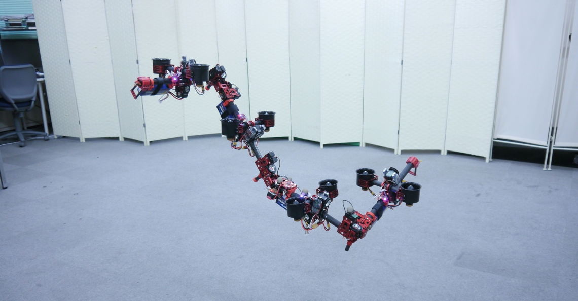 Universiteit Tokyo presenteert transformerende draak-drone