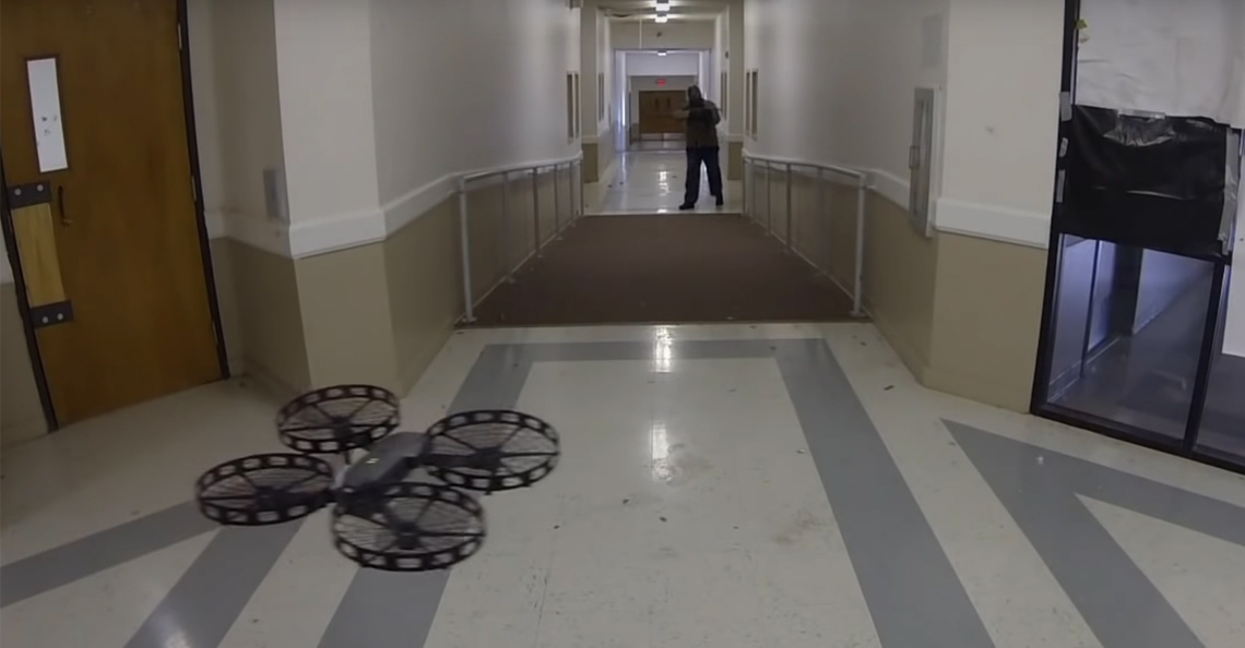 Politie VS traint met drones voor inzet bij schietpartijen op scholen