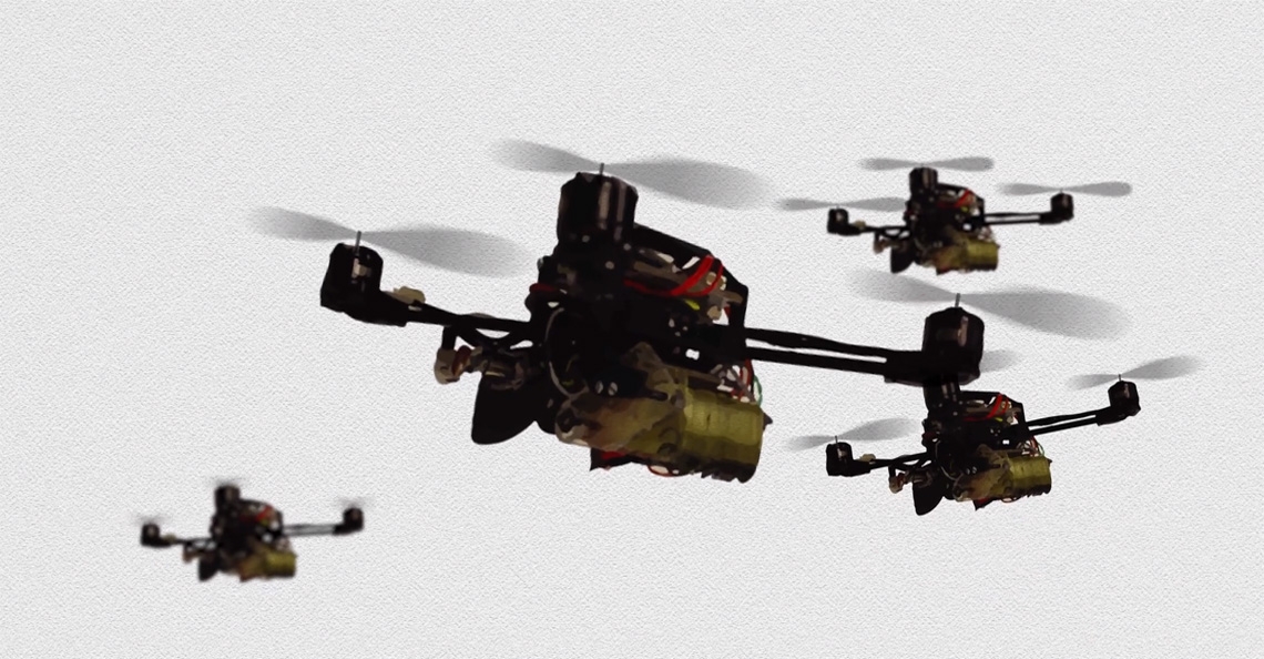 Nieuwe FlyCroTug microdrone tilt 40 maal zijn eigen gewicht