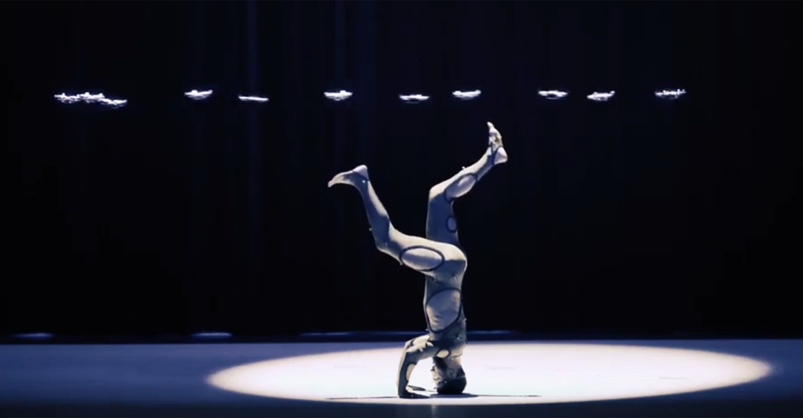 Dansshow 'Flirt with Reality' laat dansers dansen met drones