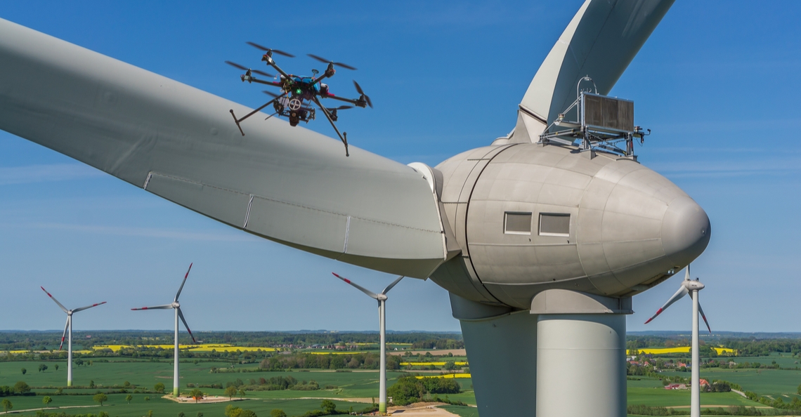 Belgische industriebedrijven DEME en SABCA gaan drones inzetten voor inspectie windturbines