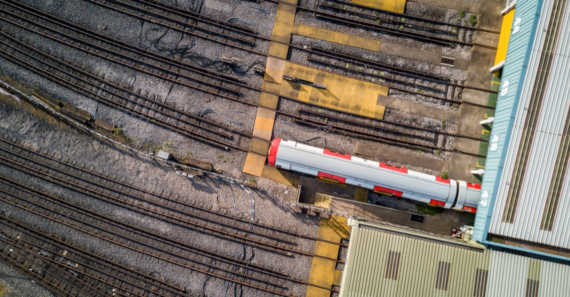 Frans techbedrijf laat drones samenwerken met autonome treinen