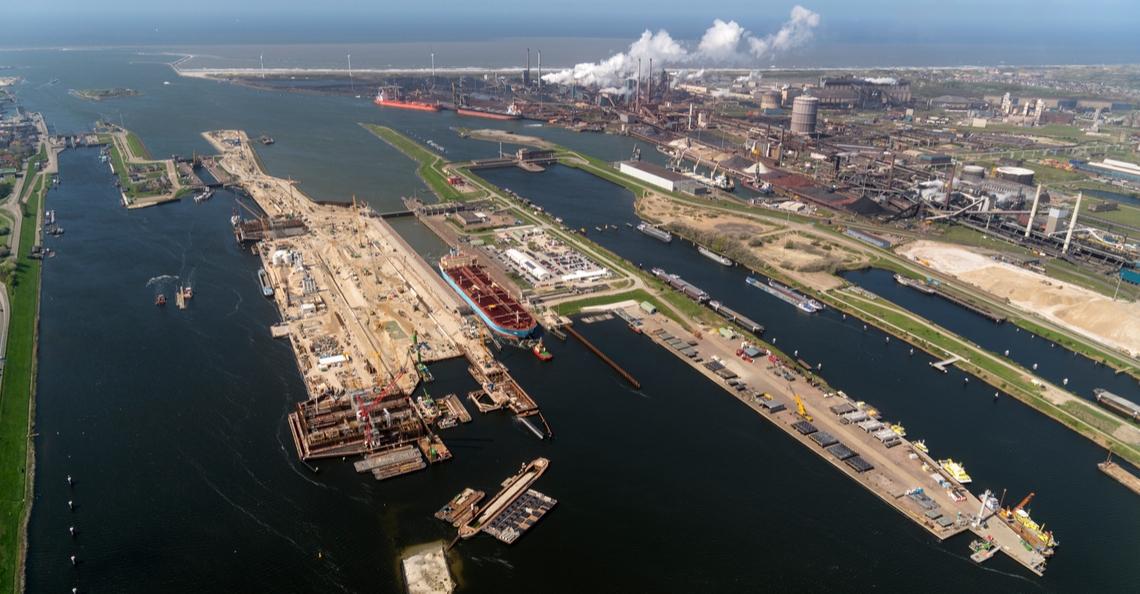 Inzet van drones helpt Rijkswaterstaat met oliebestrijding