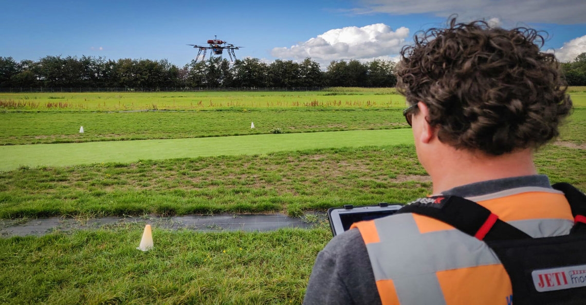 Nederlands luchtvaartcentrum laat drone vliegen op waterstof