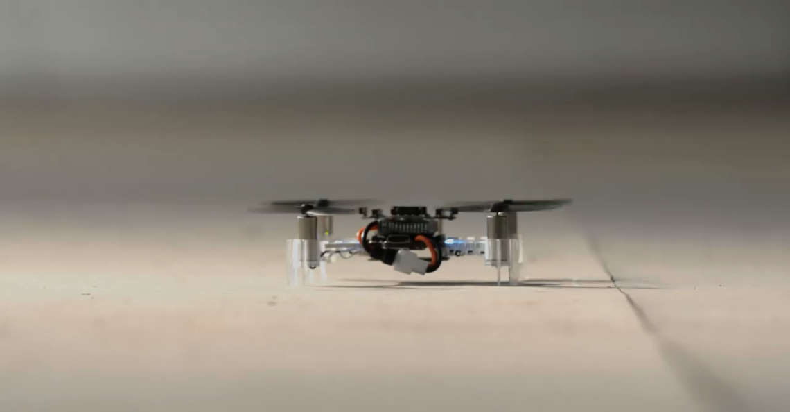 Nederlandse onderzoekers experimenteren met autonome dronezwermen