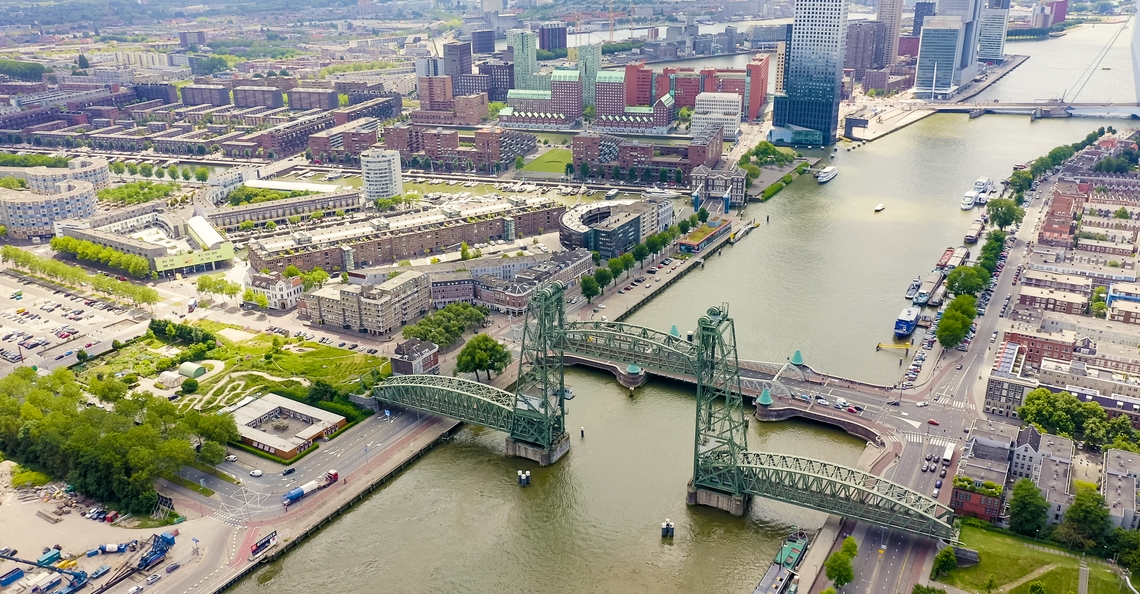 Drones inspecteren bruggen in Rotterdam