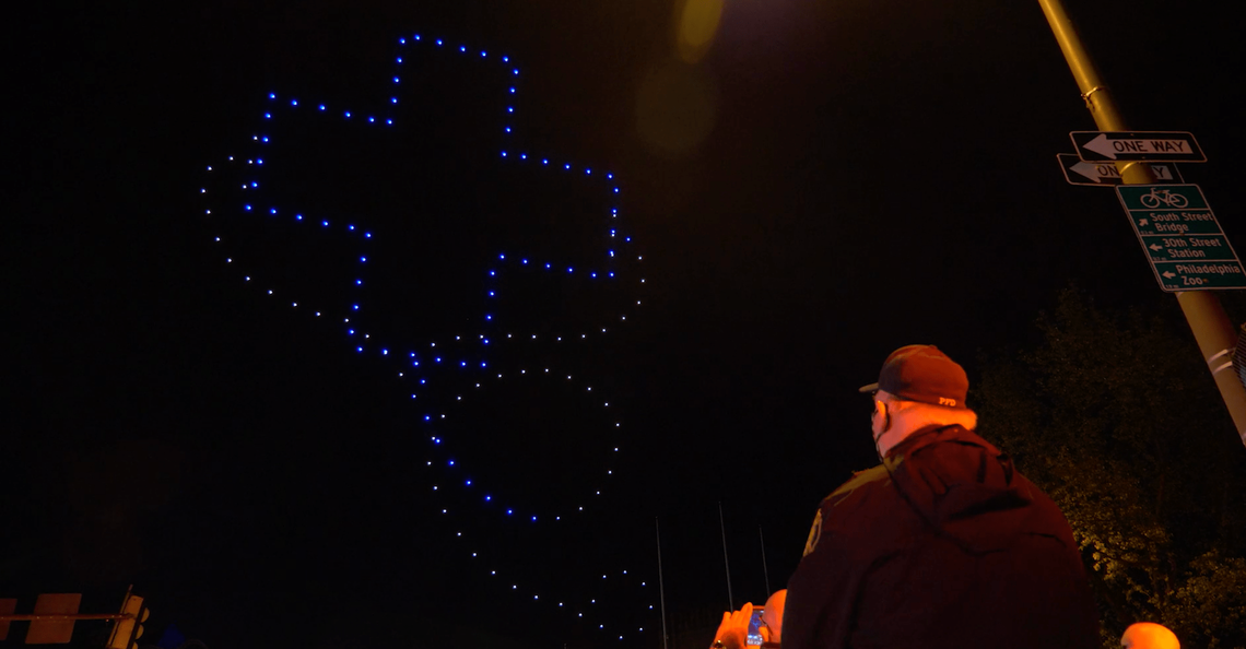 Philadelphia geeft drone-lichtshow ter ere van zorgpersoneel