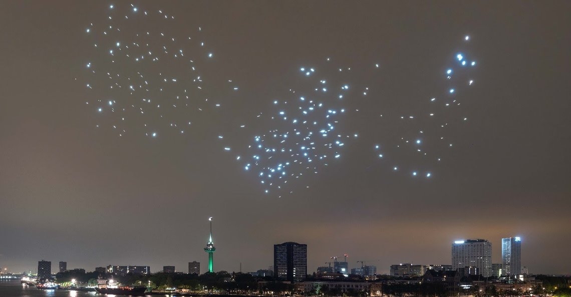 Rotterdam vierde de vrijheid met prachtige droneshow
