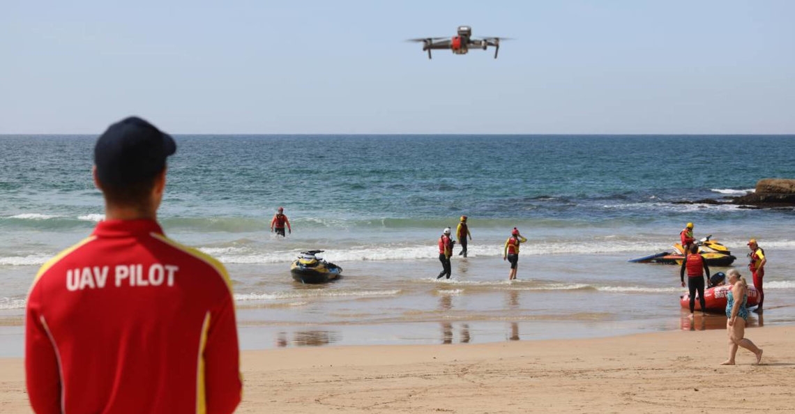 Autonome drones beschermen surfers tegen haaien in Australië