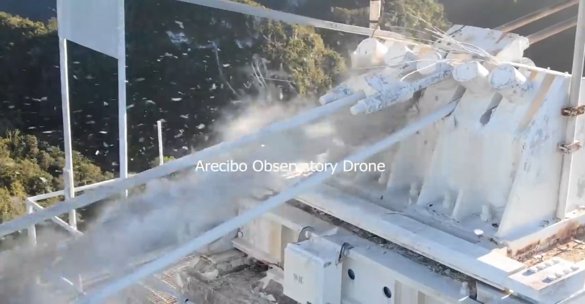 Inspectiedrone filmt instorten Arecibo telescoop