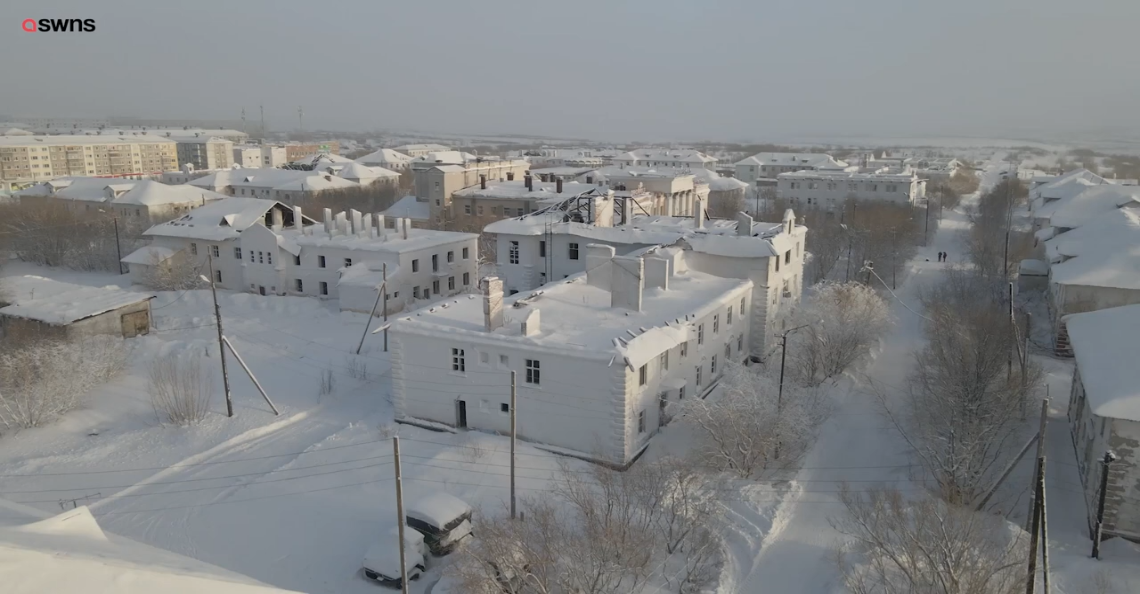 Drone maakt supercoole video van bevroren Russische spookstad