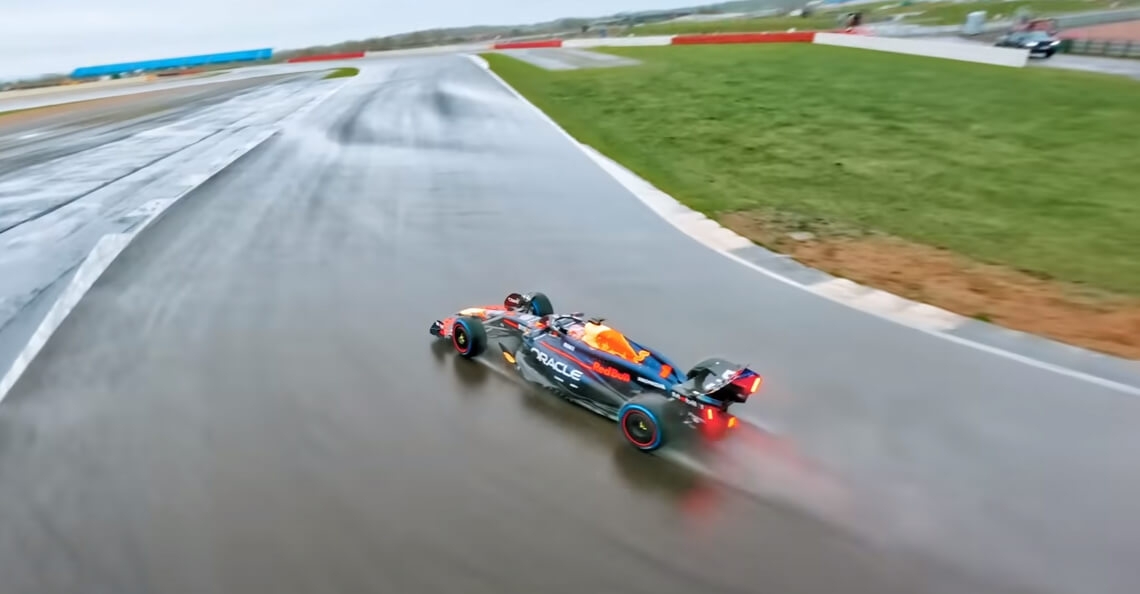 Max Verstappen gefilmd door snelste drone ter wereld