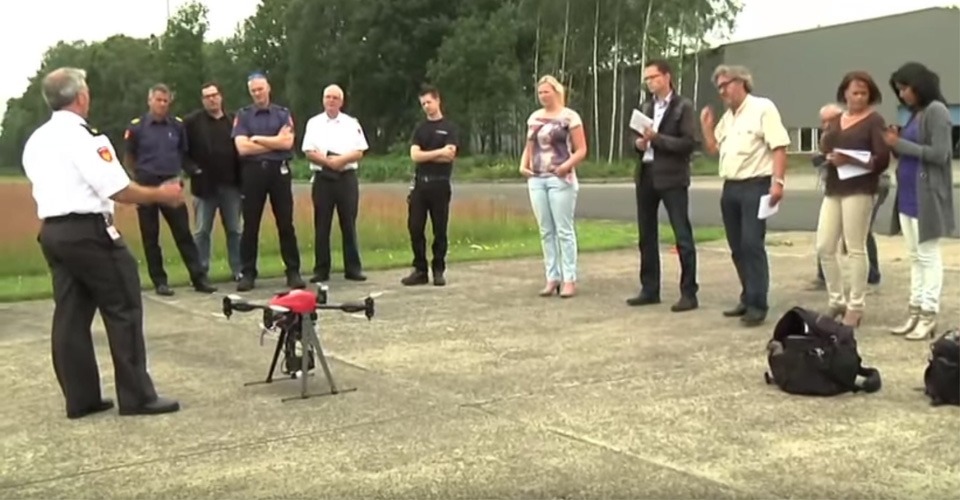 Brandweer Twente kan nu eindelijk vuurzeeën bestrijden met drone Argus