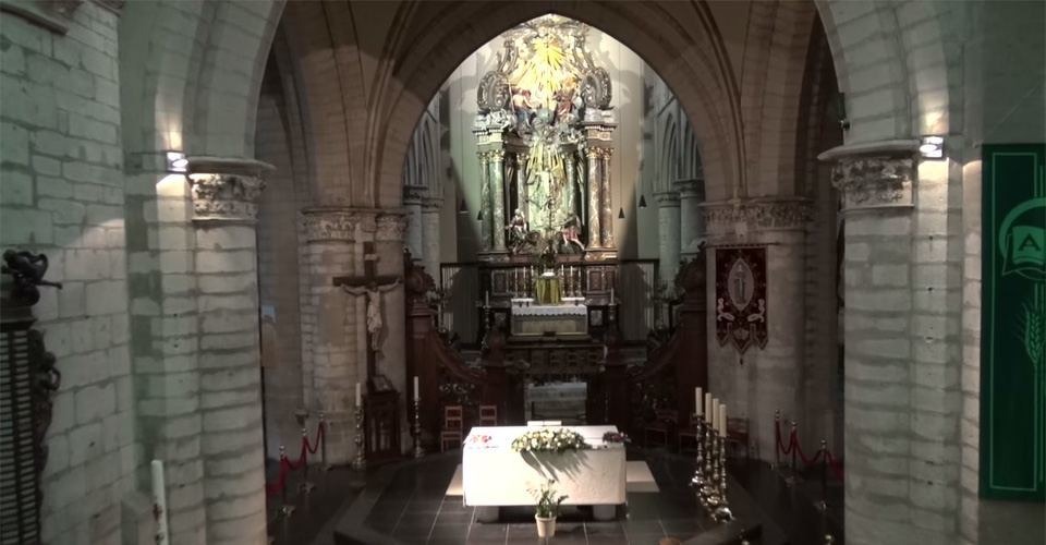 Drone inspecteert Sint-Waldetrudiskerk Herentals, België