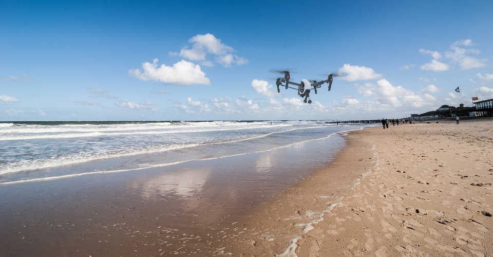 Veiligheidstest met drone op strand Domburg geslaagd