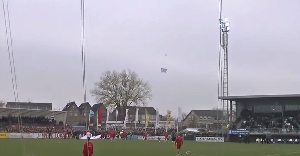 Drone tijdens voetbalwedstrijd Spakenburg - IJsselmeervogels