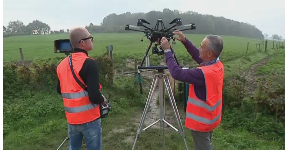 Een kijkje bij het werk van een drone piloot