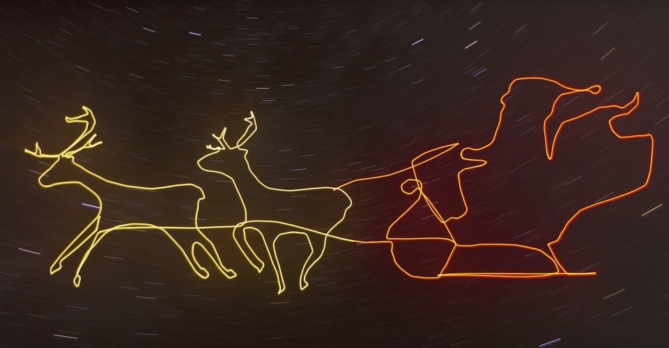 Kerst afbeeldingen gemaakt met LED drones