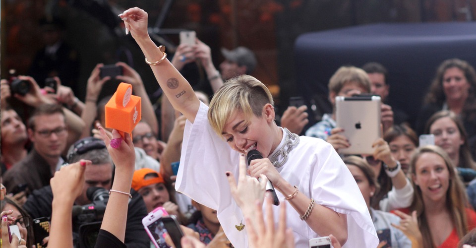 Paparazzi gebruikt drones om Miley Cyrus thuis te bespieden