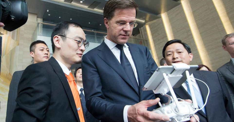Mark Rutte onder de indruk van drones