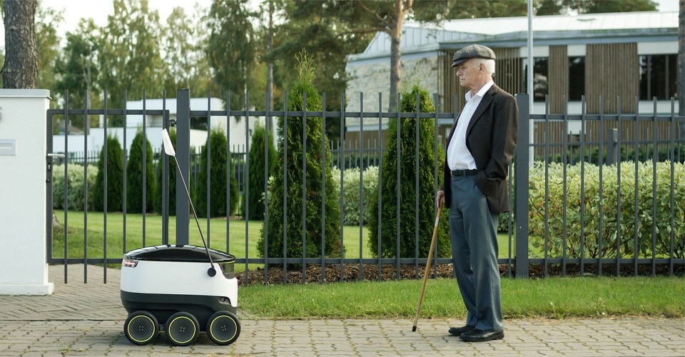 Robot drone bezorgt pakketten via de grond