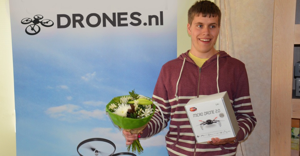 Simon Kumeling gelukkige winnaar Micro Drone 2.0