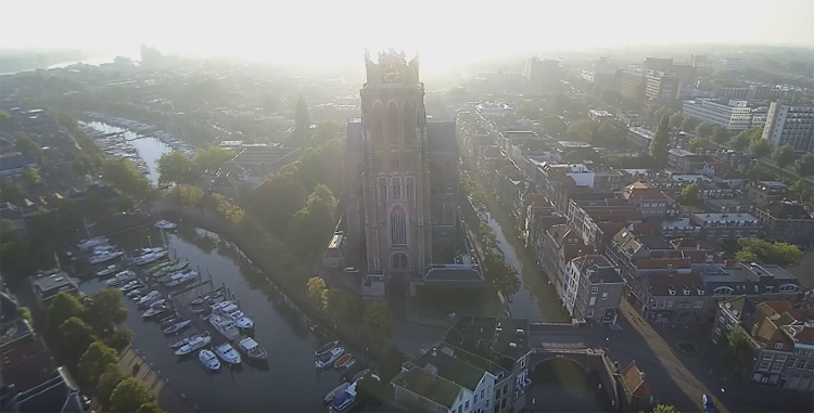 Dordrecht vanaf de Oude Maas gefilmd met Yuneec Typhoon Q500+