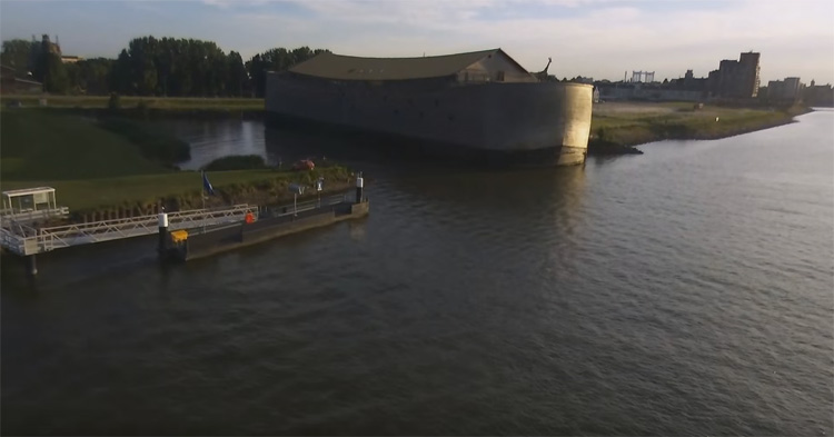 Ark van Noach in Dordrecht gefilmd met Parrot Bebop Drone