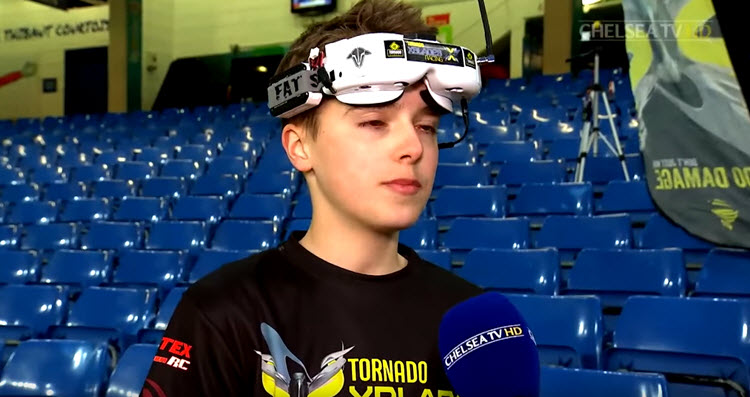 Freestyle drone race van BanniUK in Chelsea stadion