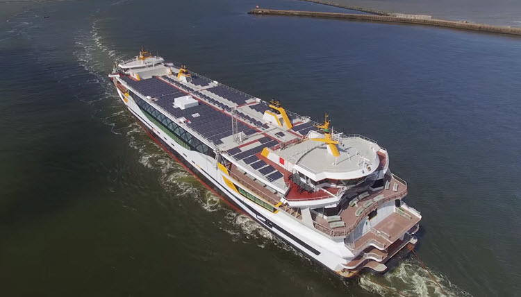 Aankomst TESO Texelstroom veerboot in IJmuiden gefilmd met drone