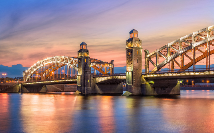 Bolsheokhtinsky brug in St. Petersburg gefilmd met drone