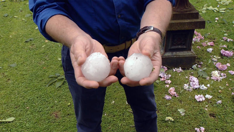 Drone filmt schade aan huizen in Luykgestel