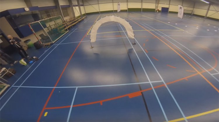 Indoor FPV drone fun met Boris B.