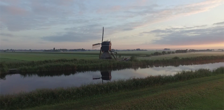 De Broekmolen in Streefkerk by drone